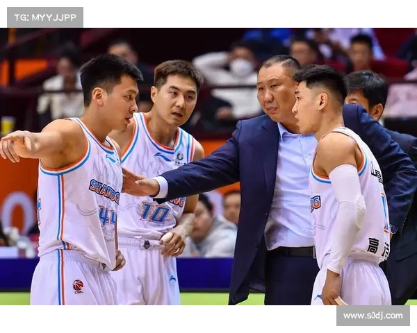 CBA赛场内外精彩纷呈 专访球员与教练分享赛季心得与挑战